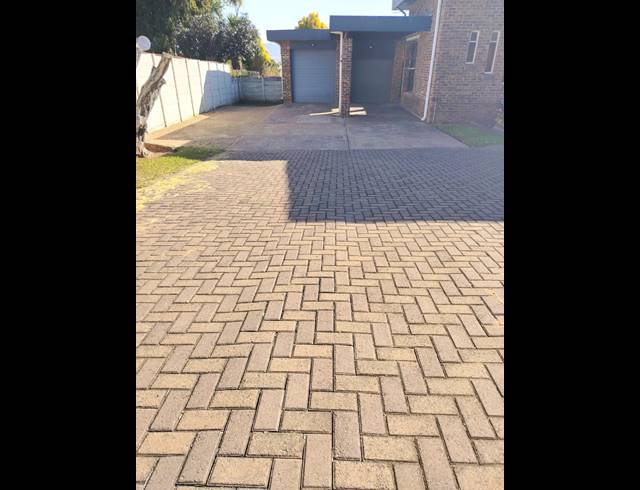 4 BEDROOM FREEHOLD FOR SALE IN AMIEL PARK